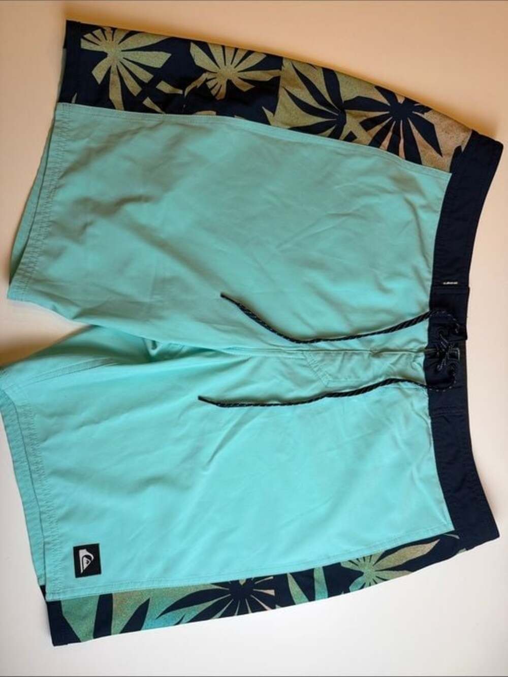 Quiksilver Surfsilk Arch 19" Aqua and Navy Floral Panel Board Shorts